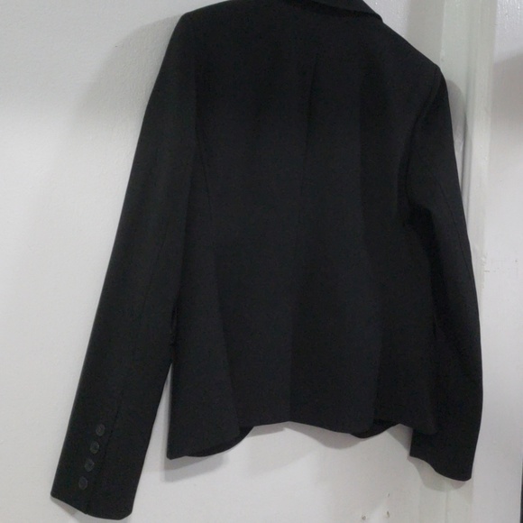 Blazer - Picture 4 of 5